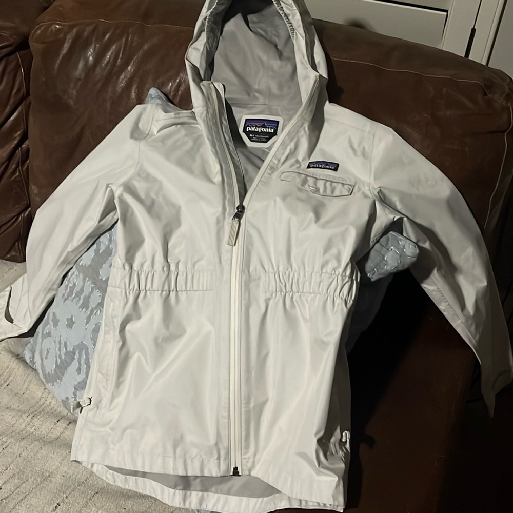 Kids grey/white Patagonia rain jacket